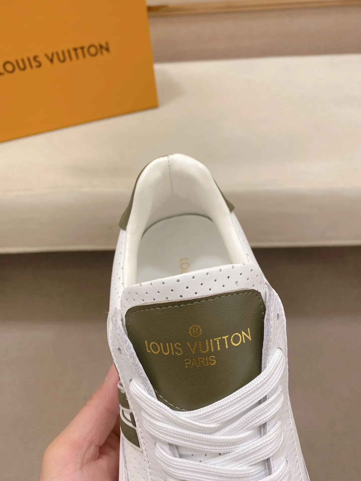 Men's shoes 💰: 420💰🎉🎉LV~Louis Vuitton trendy men's shoes New shipments Latest matching The same style as the official website Super high quality Hot sales of the season [strong] [strong] [strong] Selected first-layer cowhide, comfortable cowhide lining, original last, comfortable on the foot, wear-resistant rubber outsole Size number: 38-44.